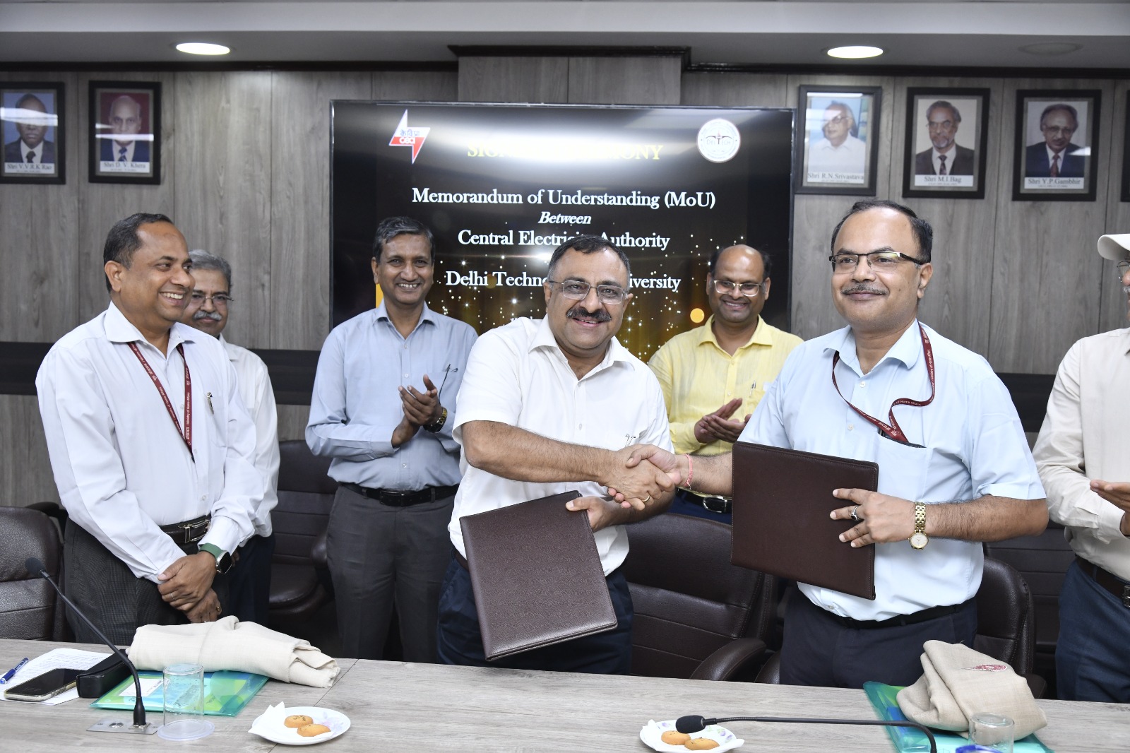 MoU signing ceremony photo 1 between CEA and NCEET, DTU